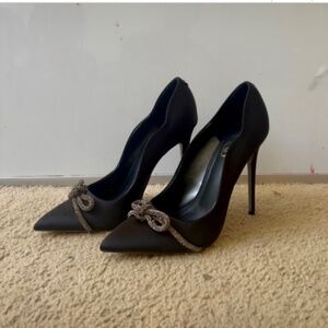 Black dress pump